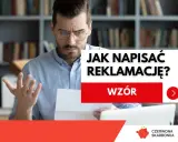 Zirytowany mężczyzna z dokumentem w ręku uczy się, jak napisać reklamację usługi. Wzór pomocy.
